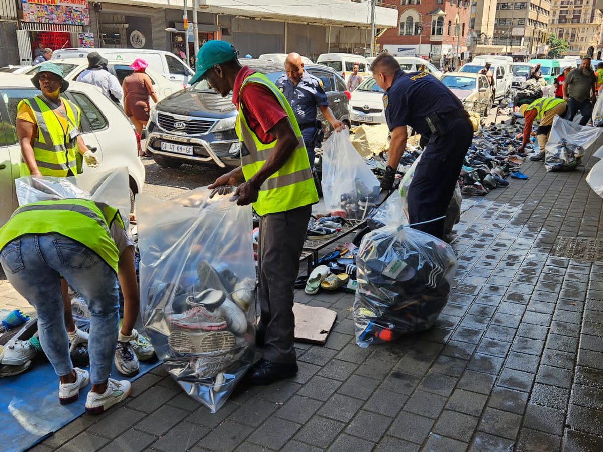 SAPoliceService's tweet photo. #sapsHQ The South African Police Service (SAPS) remains relentless in its efforts to uproot the illicit trade in counterfeit goods, as it has a detrimental impact on the economic growth of the country. On Friday, 08 March 2024 the SAPS' National Counterfeit unit led another integrated take down operation in the Johannesburg CBD which resulted in the seizure of counterfeit goods worth over R9 million. NP
https://t.co/FNp09foSWM