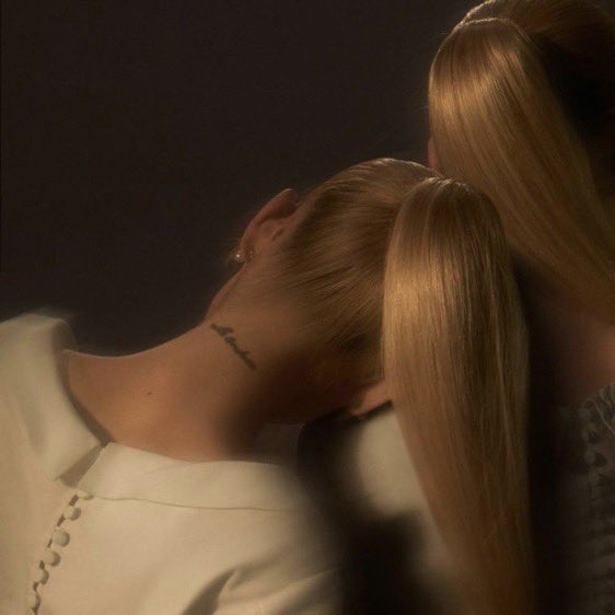 imperfectsaturn's tweet photo. the golden sisters. https://t.co/OFtKRFyvrm