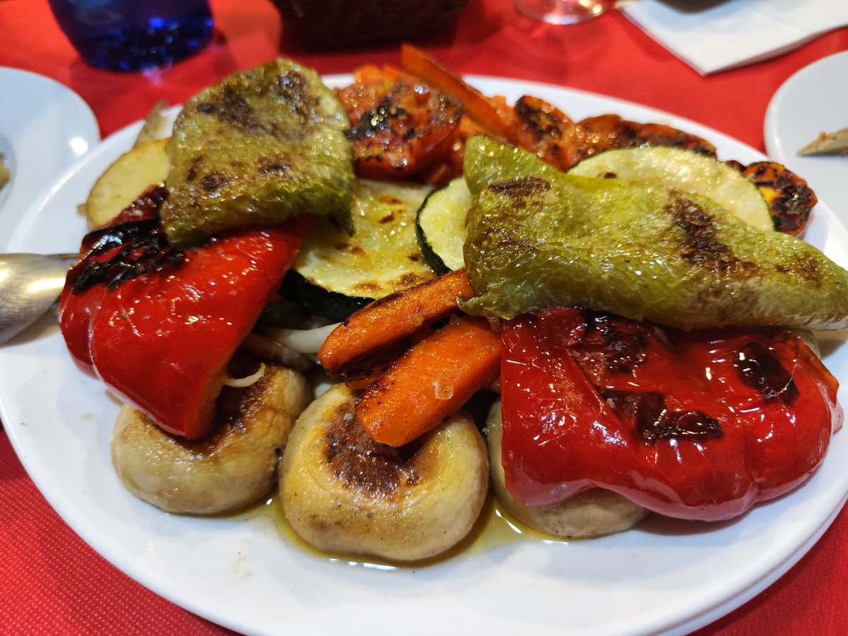 Parrillada de verduras en Casa Pozas, todo sabor! 
Ven y descubre su sabor!! 😋😋
.
.
#comidasaludable
#sabor
#sierradeguadarrama