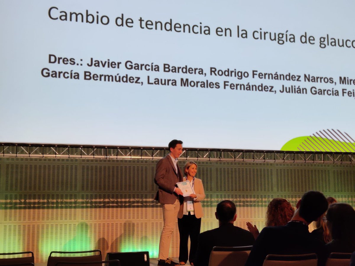 Premio mejor póster SEG 2024 al Dr. García Bardera, residente de <a href="/OftalmSanCarlos/">Oftalmología Clínico San Carlos</a>. ¡Enhorabuena!