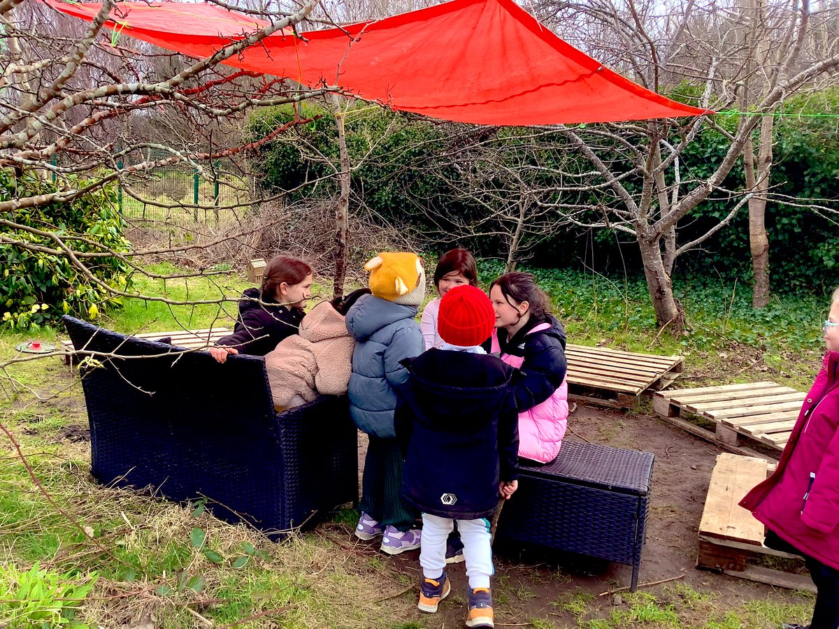 CPSEarlyLevel's tweet photo. @ColintonPrimary @WorldBookDayUK P1 celebrating #WorldBookDay reading to their Nursery buddies, outdoors in the Room to Grow💚📚#peerlearning #stories #EarlyLevel #communication #literacy #songs #lovebooks #together #relationships https://t.co/iB4ohSFL2a