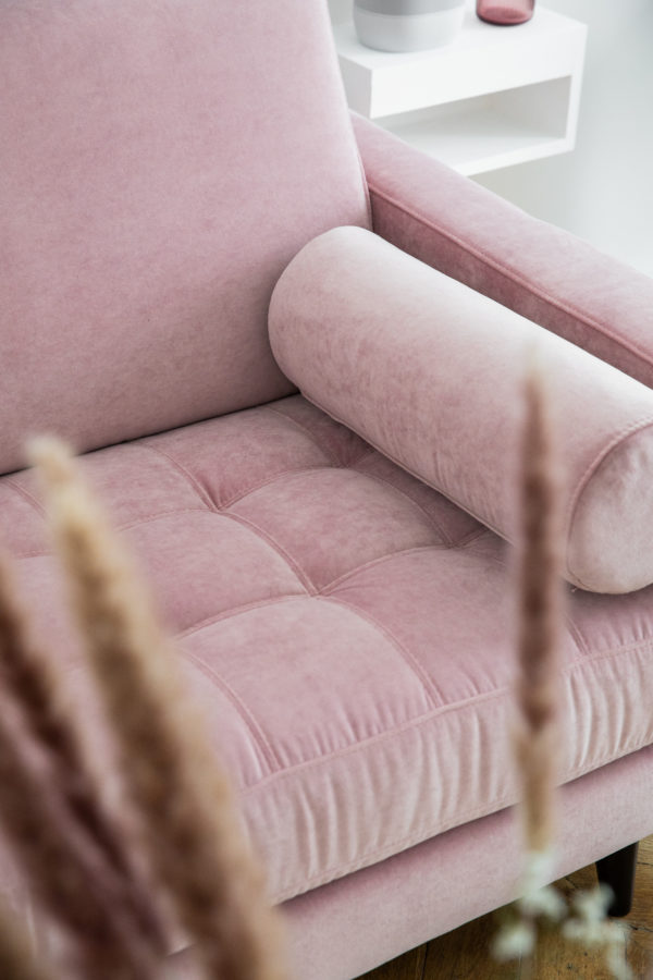 Douce couleur, pour egayer votre salon 😌 Vous aussi, vous aimez ce rose poudré ? &gt;&gt;&gt; moncanape.com/canapes-fixes/…

#moncanapedotcom #canape #canapefixe