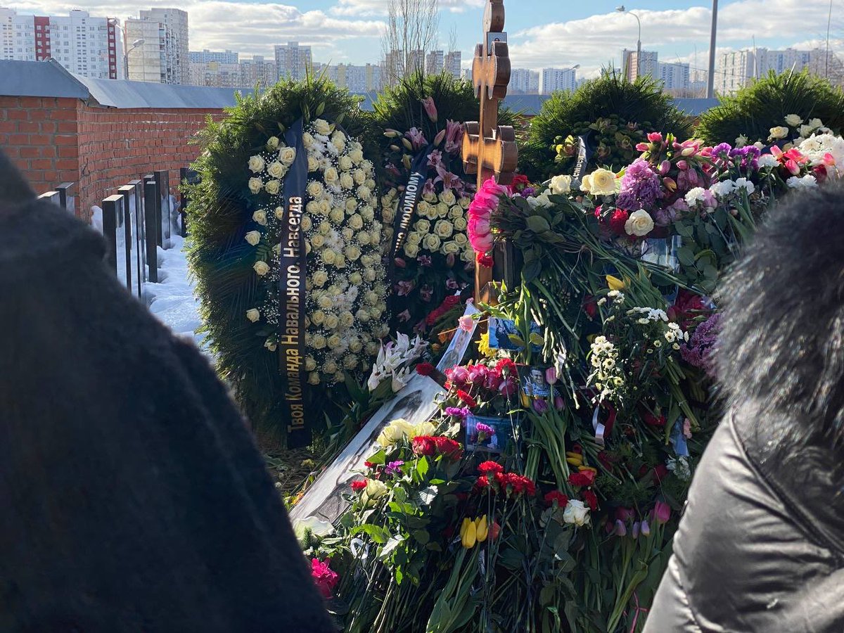Алексей навсегда в моем сердце. Он боролся за мою жизнь в прекрасной России, которая будет прекрасной, я уверена. Такой какую он хотел видеть.