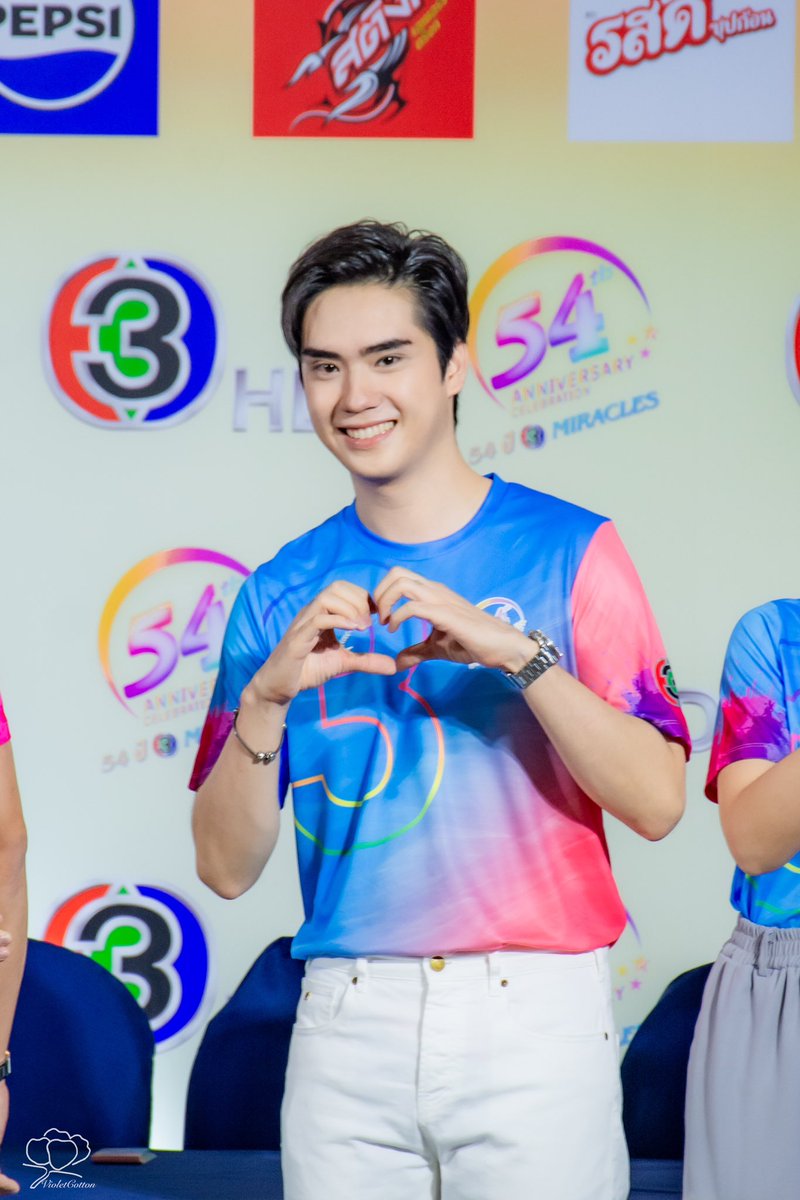 หัวใจดวงโตๆของเด็กเร้ก สดใสมากลู๊กกกกกก 💛💛💛
#54ปี3miracles 
#TEeThanapon #ตี๋ธนพล 
#แจกบัตรงาน54ปีช่อง3
