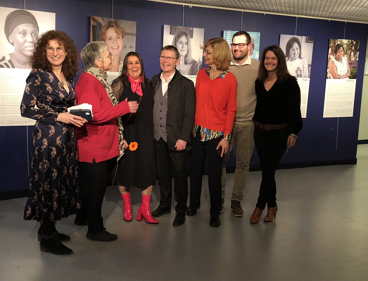 mcciuntu's tweet photo. Salle comble au cinéma ce #8mars pour la présentation du film réalisé par Ariane Bourrelier « Femmes d’ici » accompagné d’une exposition. 
12 femmes, d’horizons très différents et avec comme point commun de vivre à #Sucy, racontent un peu de leur histoire. Une belle réussite ! https://t.co/lXGfcqOJTR