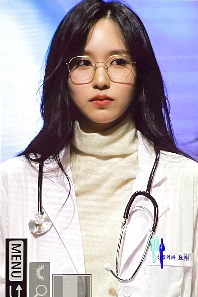 godmitzu's tweet photo. DOCTOR MINA IS SO ATTRACTIVE https://t.co/tNL35a5lAA