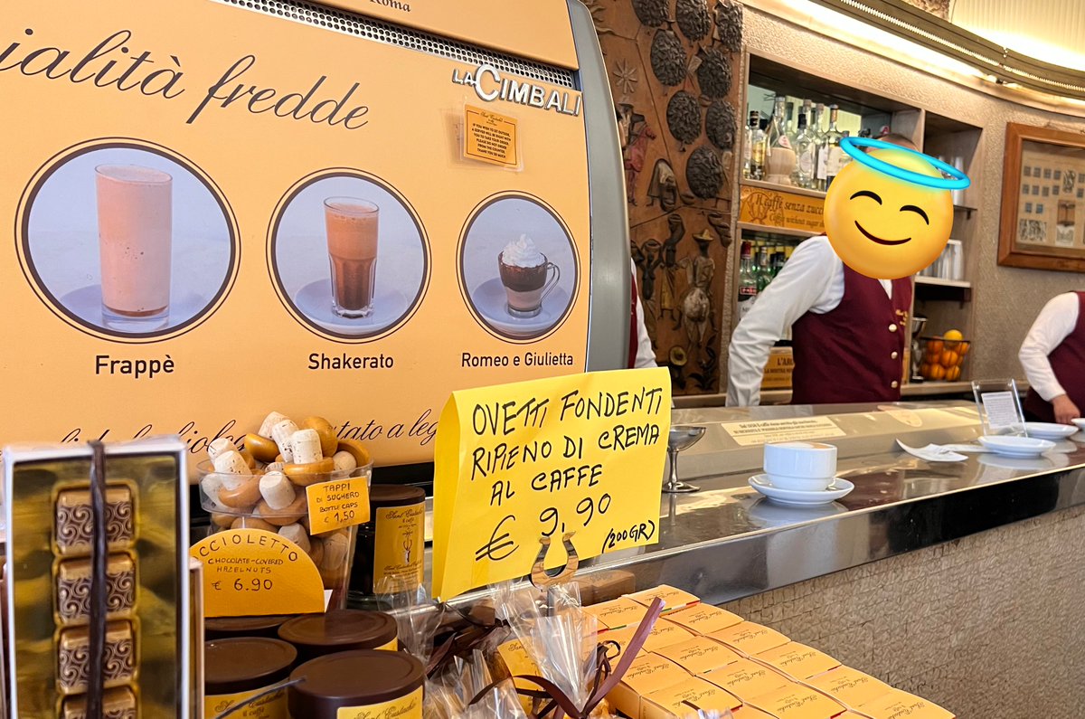 Kahvesi efsane bir yer. Zaten gelmeden önerilerde görüp işaretlemiştim. Aynı yer olduğunu sonradan fark ettim