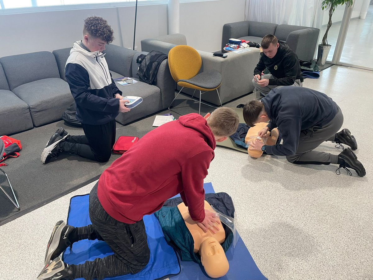 NAASLeadership's tweet photo. #NAActiveOutdoors💛🖤
It’s Saturday & day 2 of our Outdoor first aid, we are off to a great start 🌟
@NAActiveSchools @sportscotland
@NA_ASCPO
#Leadership #OutdoorFirstaid https://t.co/O26SMODezx