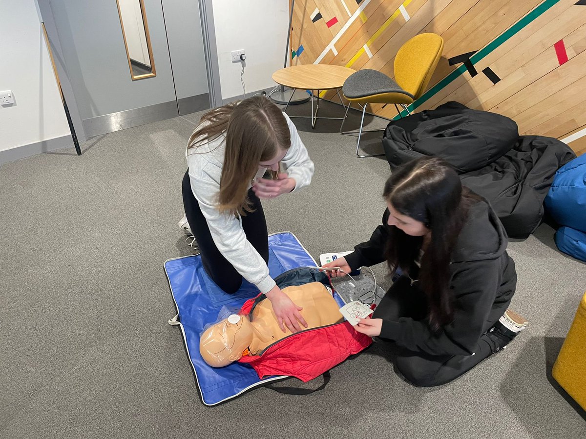 NAASLeadership's tweet photo. #NAActiveOutdoors💛🖤
It’s Saturday & day 2 of our Outdoor first aid, we are off to a great start 🌟
@NAActiveSchools @sportscotland
@NA_ASCPO
#Leadership #OutdoorFirstaid https://t.co/O26SMODezx