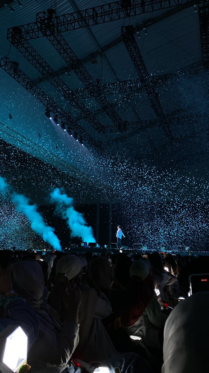 chestnutyeol's tweet photo. Cantiknya banget gila 😭😭😭
Stage Chanyeol fancon 

#CHANYEOL #찬열
#CHANYEOLinJakarta
#CHANYEOL_THE_ETERNITYinJKT
#CHANYEOL_FANCON_TOUR https://t.co/yG27eMkq4b