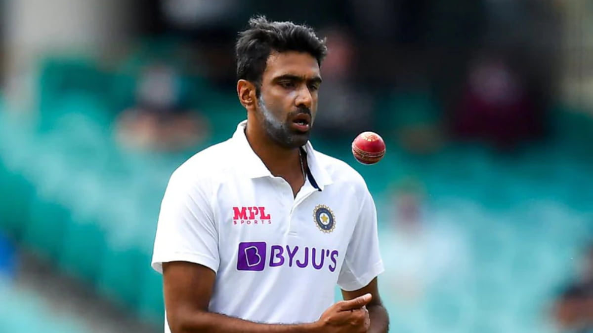 soujanm's tweet photo. Ashwin Took 5 Wickets in 1st and 100th Test
READ: https://t.co/97cRYRUOCm
#RavichandranAshwin #Ashwin #Ashwin100 #INDvsENG #INDvsENGTest #RohitSharma #Gill #JamesAnderson #Sarfaraz https://t.co/W3FDvRr4AO