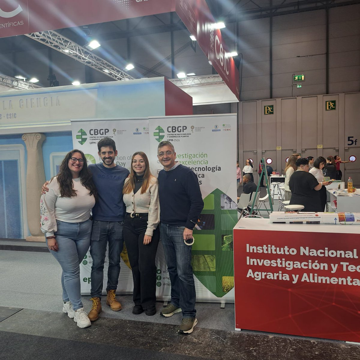 Seguimos en #MadridEsCiencia con <a href="/CSIC/">CSIC</a> . Hoy en nuestro ‘corner #INIA_CSIC’ con los investigadores del Centro de Biotecnología y Genomica de Plantas <a href="/CBGP_Madrid/">CBGP</a> y su taller sobre los pigmentos de las plantas. Te lo vas a perder? <a href="/CSICdivulga/">CSIC Divulga</a> <a href="/Molina_CBGP/">Antonio Molina</a>