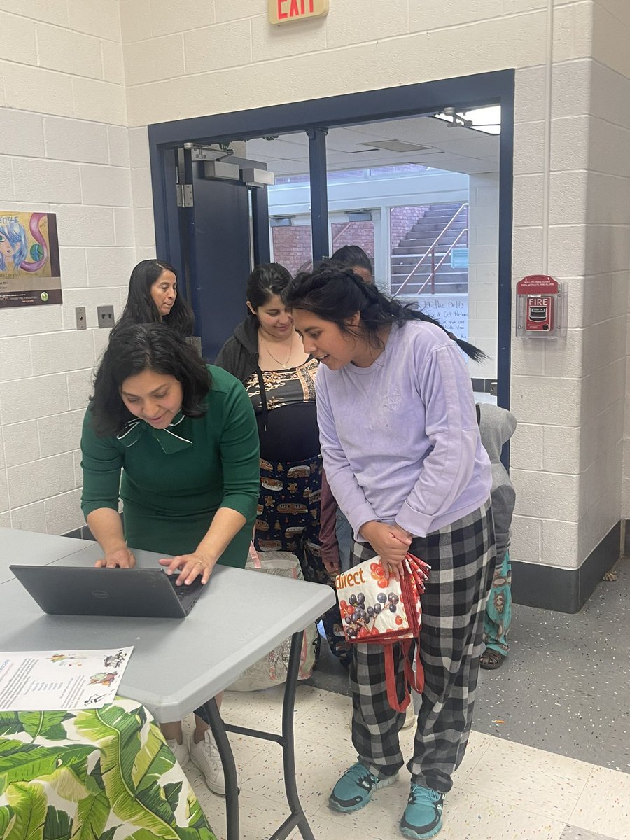 Carine Peña tweet media