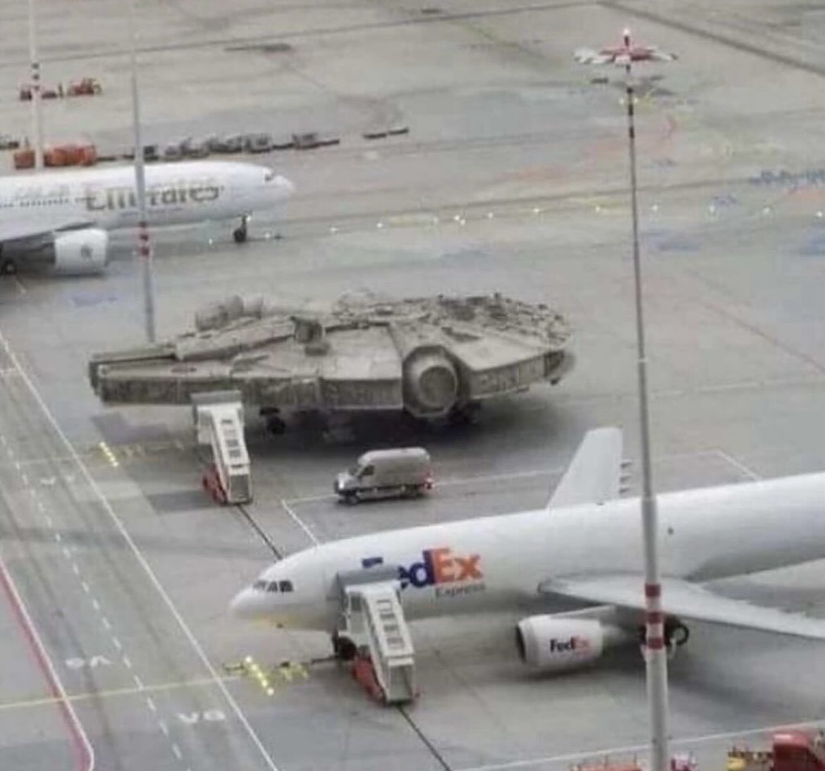 Şirketimiz bünyesine kattığı Millenium Falcon ile siz değerli ihracatçılarımıza hizmeti bir üst seviyeye çıkartıyoruz. Kaptan Han Solo ile TT sürelerimiz artık çok daha kısa!!!