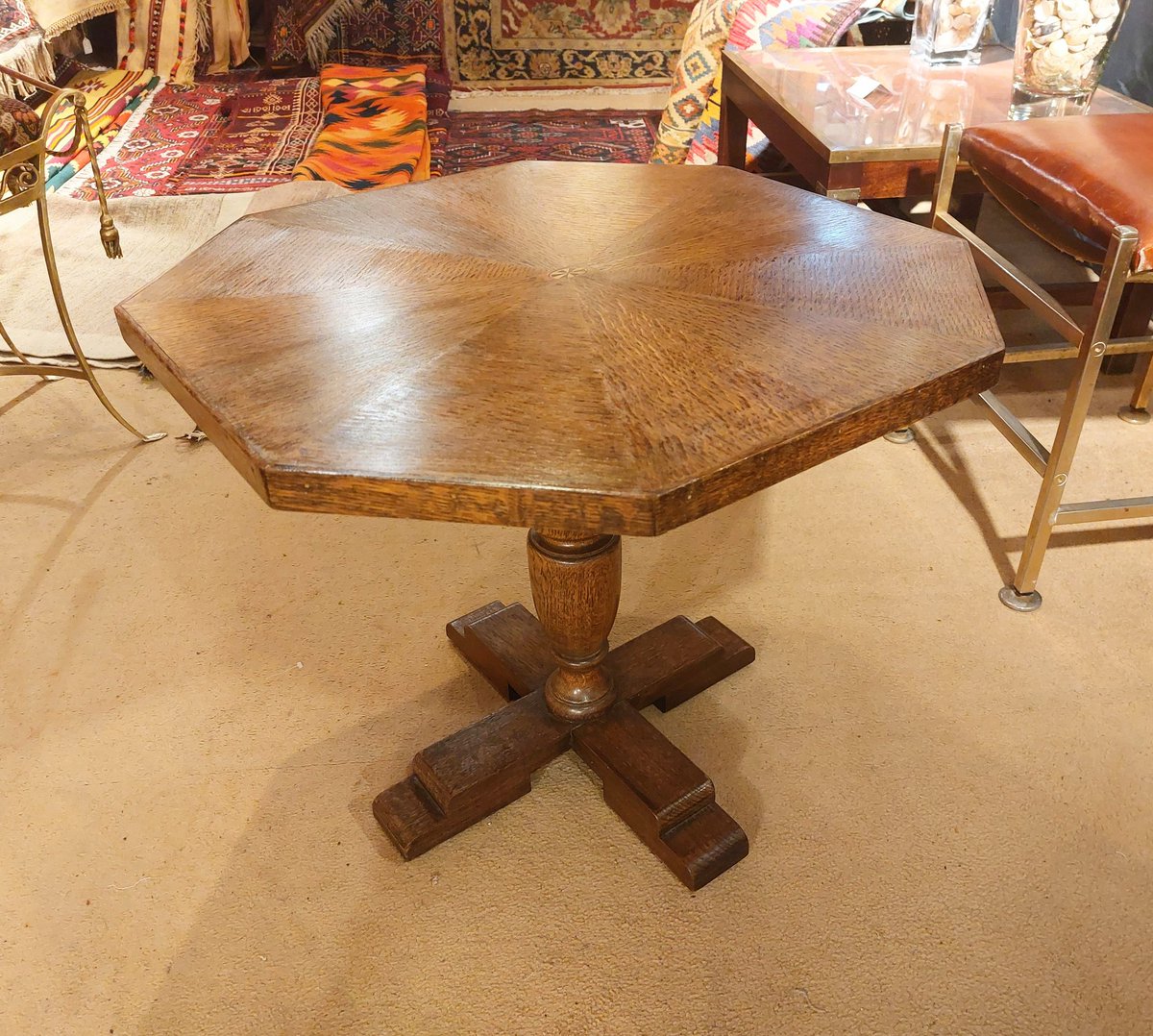 eversleybarn's tweet photo. #artdecotable #oaktable #octagonaltable #japanesechest #bamboostand #carvedwoodtable #booktrough #judismithantiques #eversleybarnantiques https://t.co/PEcXDPx21X