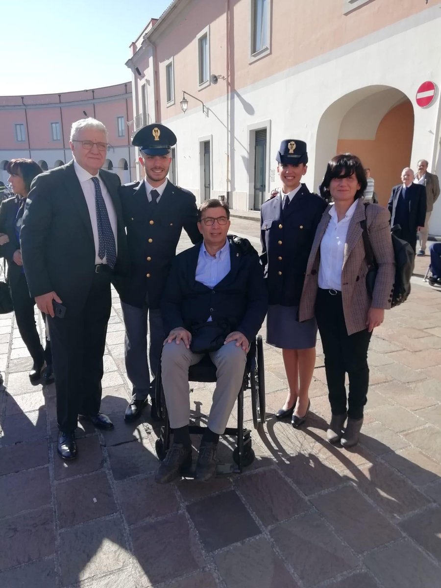 poliziadistato's tweet photo. Ci ha lasciato oggi Nicola Barbato sovrintendente #PoliziadiStato che nel 2015, in servizio alla #SquadraMobile di Napoli, fu gravemente ferito da un appartenente alla camorra che gli sparò alla schiena. Rimase tra la la vita e la morte per molti giorni #9marzo #pernondimenticare https://t.co/NOsxYYg94z