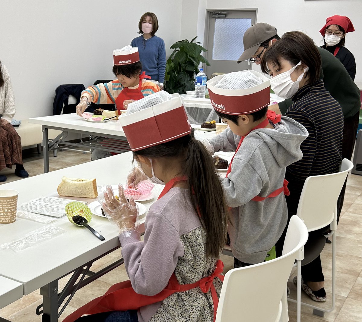 【美味しいこと楽しいこと】はわんだ〜らぼ都島の実施する教室講座のメインコンセプト🤗
これからもどんどん楽しみましょう♪
山崎製パンさん全面協力で開催したサンドイッチ作り体験🤗定員いっぱい🈵で大盛況〜好評だったのでこれからも【美味しいこと】はどんどんイベントや教室講座をやります❣️