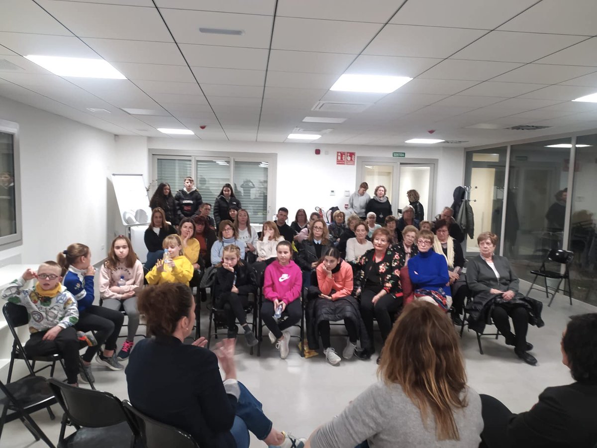 cnacasol's tweet photo. 💜Un emotiu debat generacional amb testimonis personals com a exercici pràctic de sororitat i de respecte.

‼️La lluita per la igualtat és un projecte polític per al conjunt de tota la societat. 

💜Moltes gràcies Associació de dones de #Sidamon  @AjuntSidamon
@md_tella 

#8M2024 https://t.co/aPdo08h0UD
