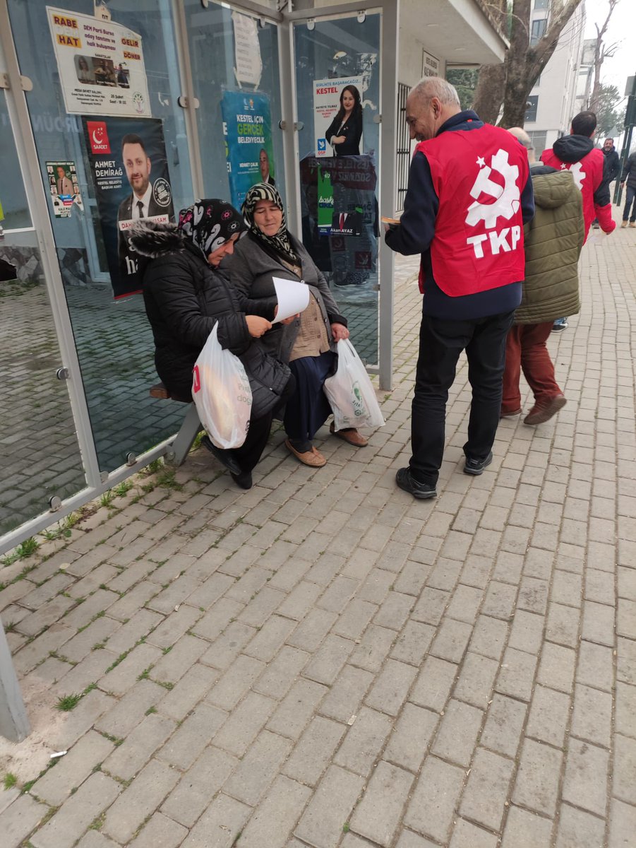 bursatkp's tweet photo. Kestel belediye başkan adayımız Barış Erakkuş #Kale mahallesindeydi. Ranta kurban edilen Kestel’de halkın sesini yükseltiyoruz. #OylarTKPye! https://t.co/Hr5uQFmIMW