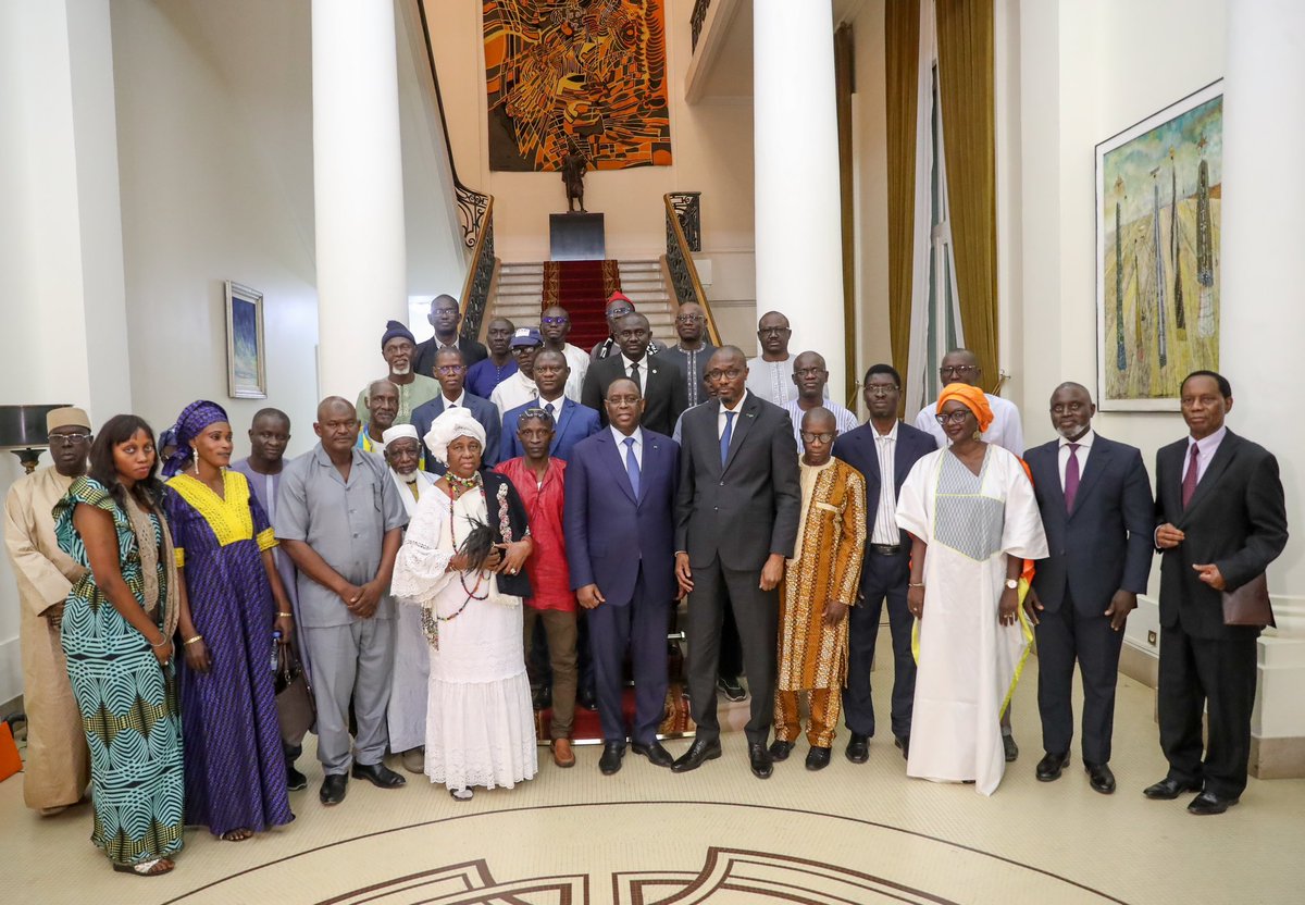 SE @Macky_Sall a reçu l'Initiative pour la réunification des ailes politiques et armées du MFDC ainsi que les ex-combattants de la faction de Diakay. 

La rencontre fait suite à la signature d'un accord de cessation des hostilités avec le comité ad hoc créé par le chef de l’Etat.