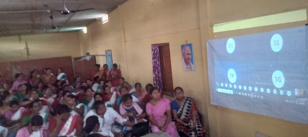 #MahilaSabha organized at #PaschimNambarbhag #GramPanchayat in #Assam’s #Nalbari District with participation of #PanchayatWomen including GP President Smt. Ilora Deka. Arrangements were made for listening to live telecast of Hon’ble Prime Minister’s address from #Jorhat, #Assam.
