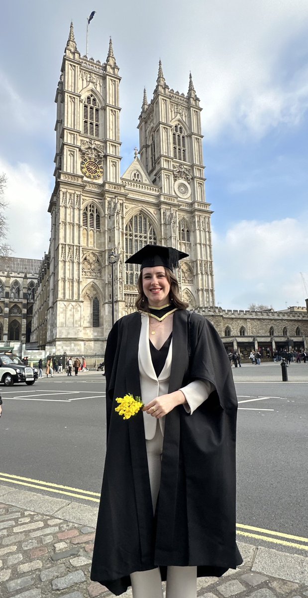 Including @RosieJarrett1 who today got her Masters in Public Health from @LSHTM 🥰💪🤓