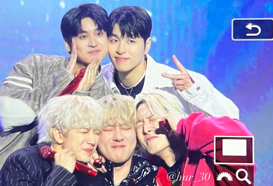 hur_30's tweet photo. 240309 팬콘 CURTAIN CALL 

평생함께해🩷🩷

#iKON #아이콘
#2024iKON_FAN_CONCERT
#CURTAIN_CALL https://t.co/7ju0wbdHCB