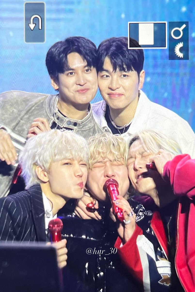 hur_30's tweet photo. 240309 팬콘 CURTAIN CALL 

평생함께해🩷🩷

#iKON #아이콘
#2024iKON_FAN_CONCERT
#CURTAIN_CALL https://t.co/7ju0wbdHCB