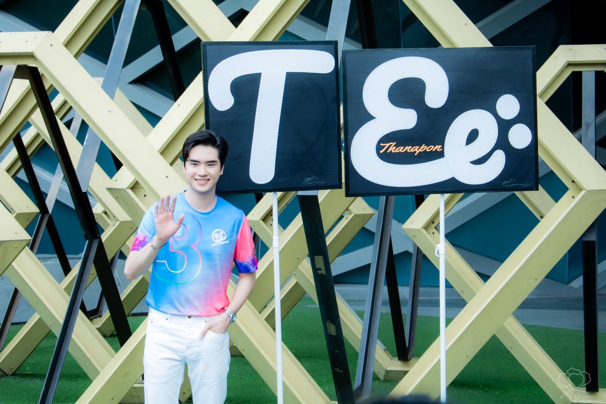 เด็กเร้ก กับ ป้ายไฟของเขา 
#54ปี3miracles 
#TEeThanapon #ตี๋ธนพล 
#แจกบัตรงาน54ปีช่อง3