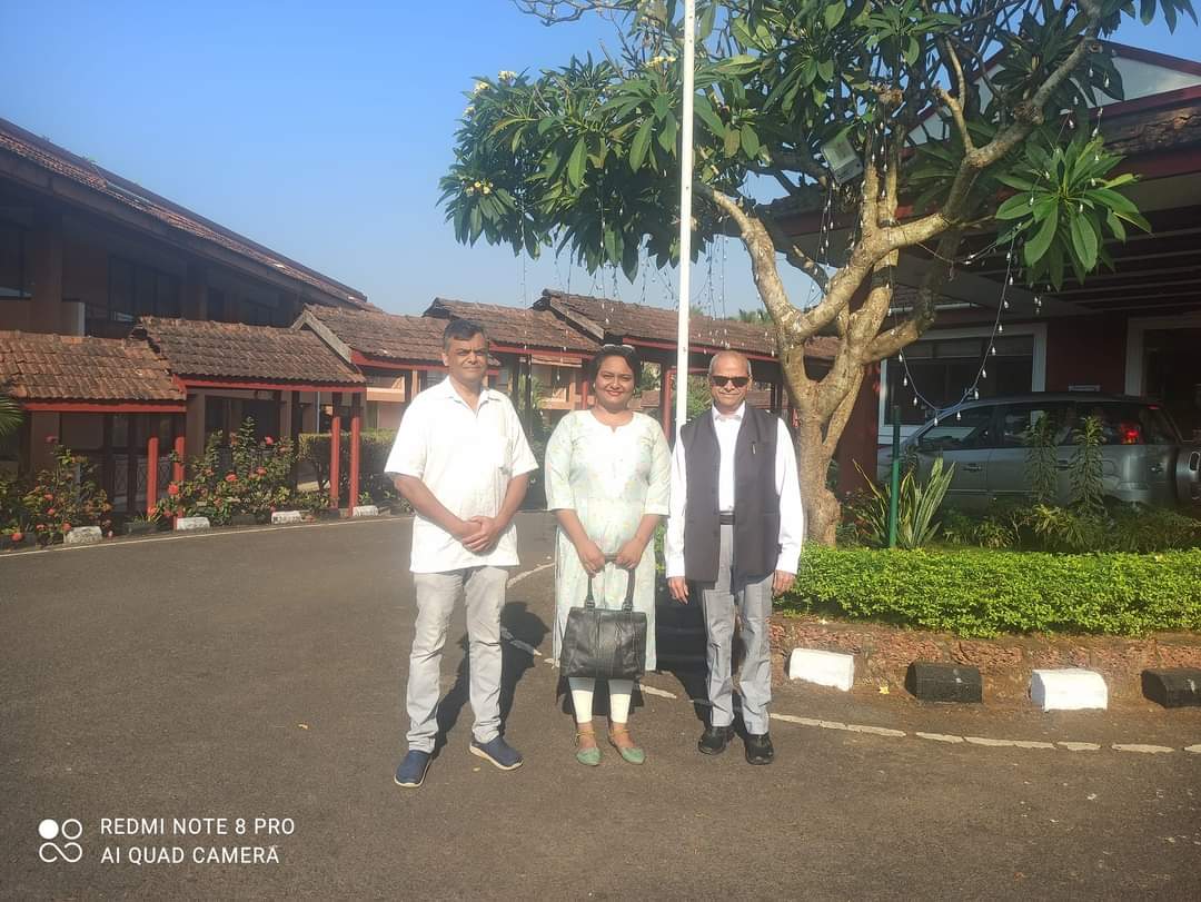 DevsurabheeJi's tweet photo. To be able to host and spend time with a tall intellectual like Dr. @parakala Prabhakar is an unprecedented honour. 
His approach to addressing issues plaguing our country is amazing and simple. 
How, you may ask! 
He has the innate ability to break down very complex ideas and.. https://t.co/cb3eV6hVIu