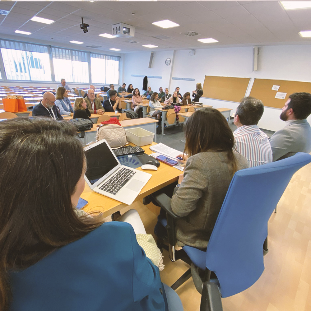 asadipre's tweet photo. Ayer se clausuraron las Jornadas de Formación de ASADIPRE de la provincia de Sevilla bajo el lema “La Dirección del futuro: La Dirección de la Escuela Pública” Formación muy necesaria en estos tiempos de constantes desafíos en el ámbito educativo de la escuela pública. 
#Asadipre https://t.co/tGiiOzD0JE