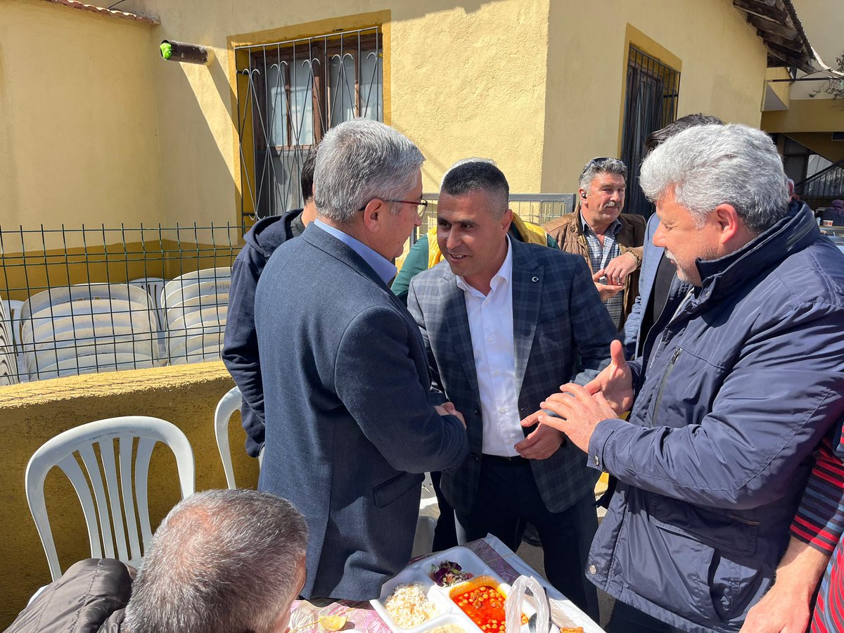 HOrhantekin07's tweet photo. Hacıveliler Mahallesi’nde, Mahalle başkanımız Yusuf Özenir’in annesi adına okuttuğu mevlide, Ak Parti ilçe başkanımız Erol Uysal ve meclis üyesi arkadaşlarımızla birlikte katıldık. Allah niyetlerini kabul etsin. https://t.co/Ax350b1Uaw