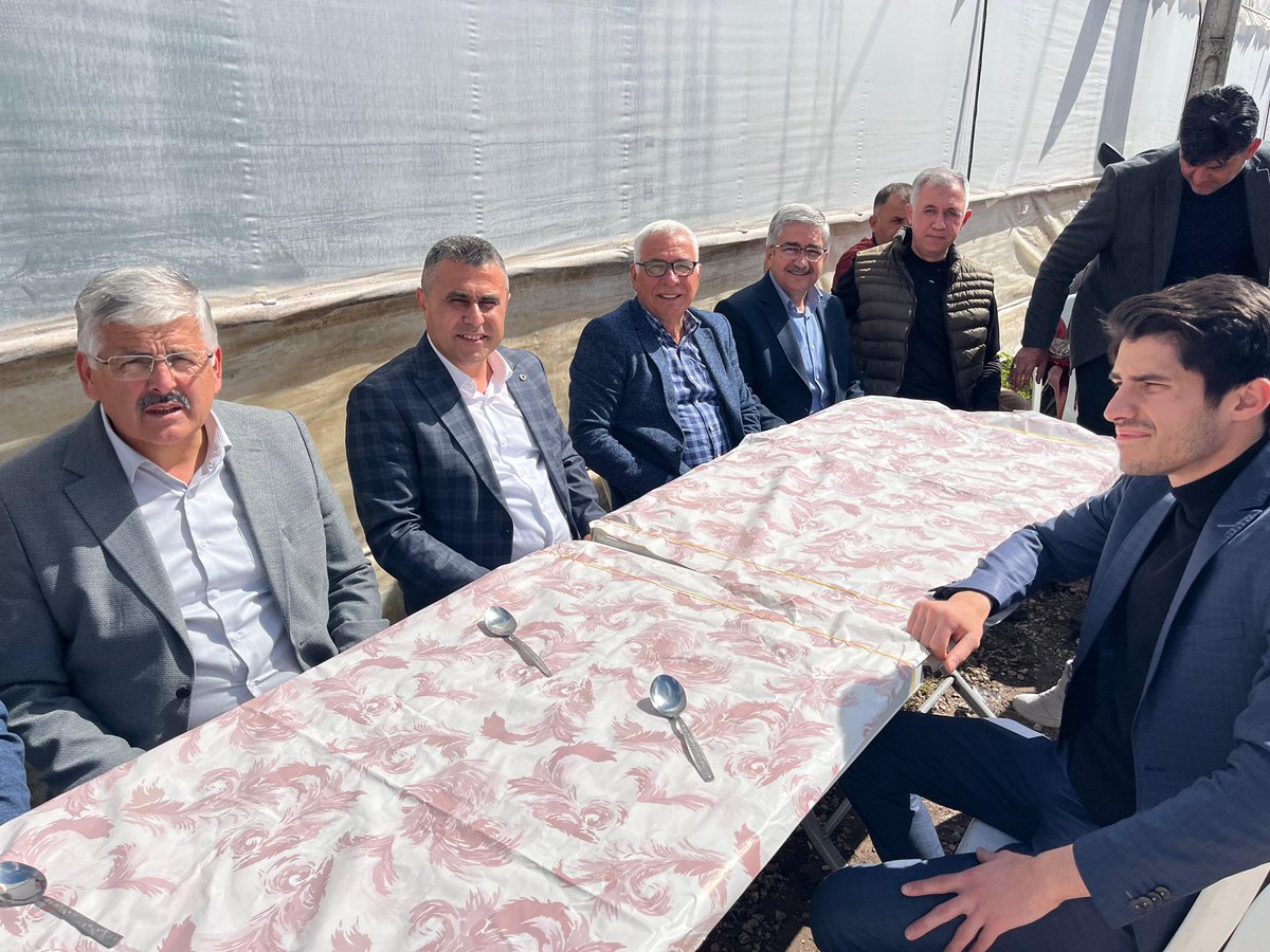 HOrhantekin07's tweet photo. Hacıveliler Mahallesi’nde, Mahalle başkanımız Yusuf Özenir’in annesi adına okuttuğu mevlide, Ak Parti ilçe başkanımız Erol Uysal ve meclis üyesi arkadaşlarımızla birlikte katıldık. Allah niyetlerini kabul etsin. https://t.co/Ax350b1Uaw