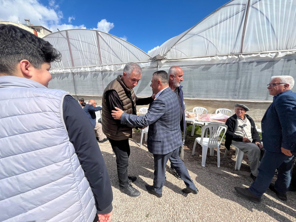 HOrhantekin07's tweet photo. Hacıveliler Mahallesi’nde, Mahalle başkanımız Yusuf Özenir’in annesi adına okuttuğu mevlide, Ak Parti ilçe başkanımız Erol Uysal ve meclis üyesi arkadaşlarımızla birlikte katıldık. Allah niyetlerini kabul etsin. https://t.co/Ax350b1Uaw