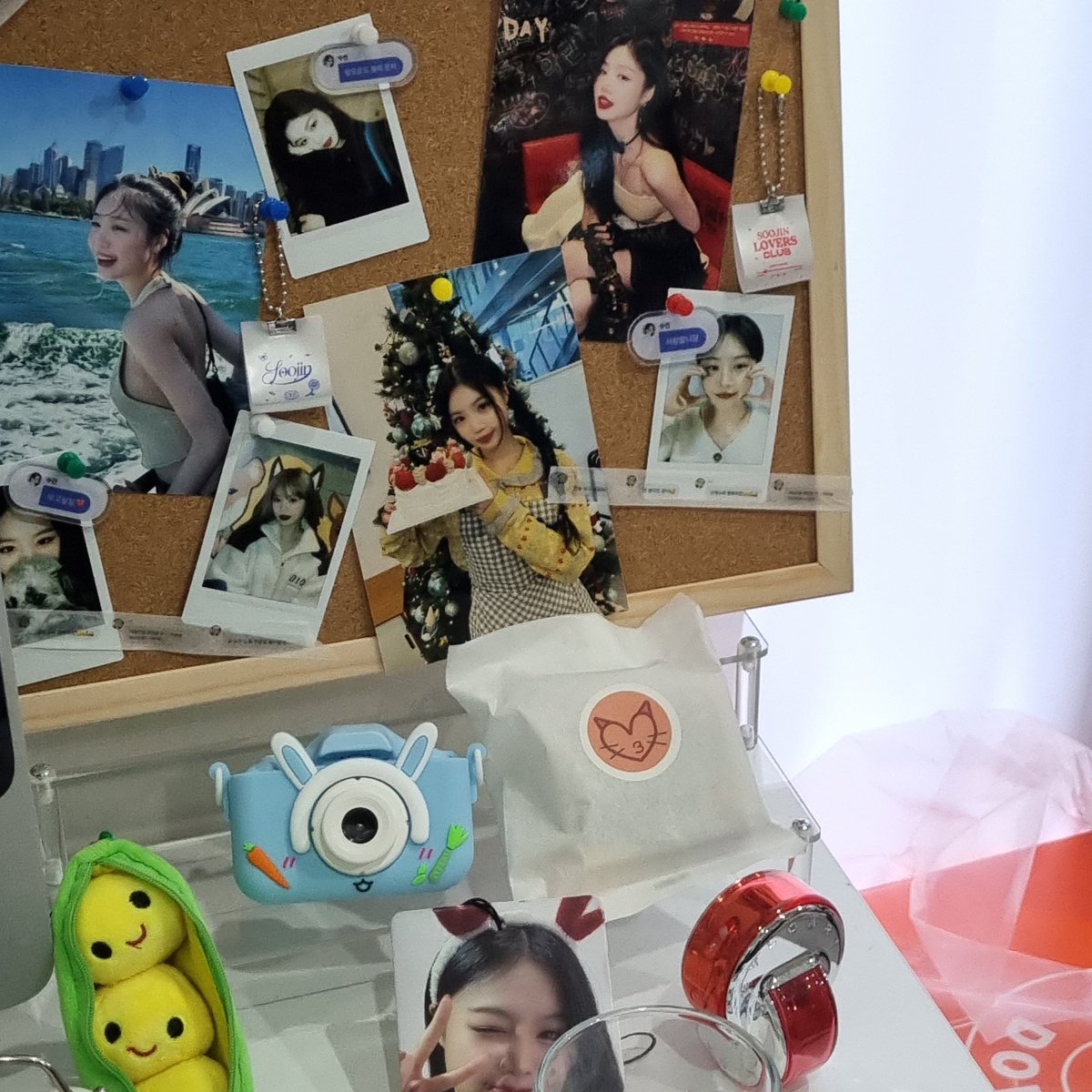 coisauran's tweet photo. 수진이랑 같이 사진도 찍고 라벨키링도 받고... 😍🫶 친절히 안내해주셔서 감사합니다😻 수진아 생일 많이많이 축하해🫳🫳💕💕

#온종일_난_수진이_옆에_있을래 https://t.co/aFWW5UTTzT