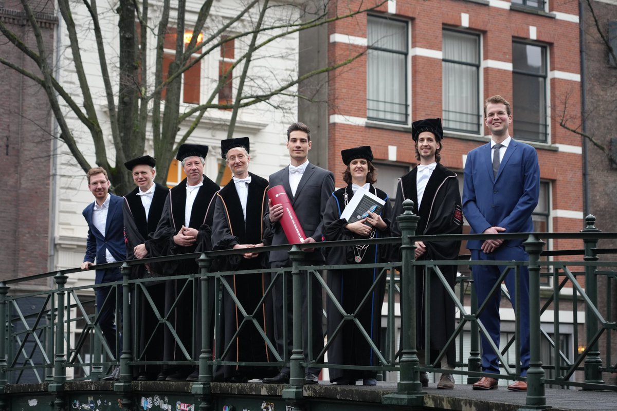 Last Tuesday @maurice_weiler graduated from U. Amsterdam Cum Laude with his 500 page thesis 'Equivariant and Coordinate Independent Convolutional Networks'. Huge congratulations! Thanks to the stellar committee (also incl. @KyleCranmer, @gfbertone, @lipmanya, @DaniloJRezende)