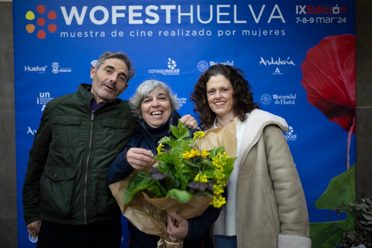 WOFESTHUELVA's tweet photo. ¡Gracias a las personas que anoche disfrutaron de la proyección de Across the river into the trees! Os dejamos un recuerdo visual de la noche del viernes en @WOFESTHUELVA https://t.co/Zy0aWxFjA8