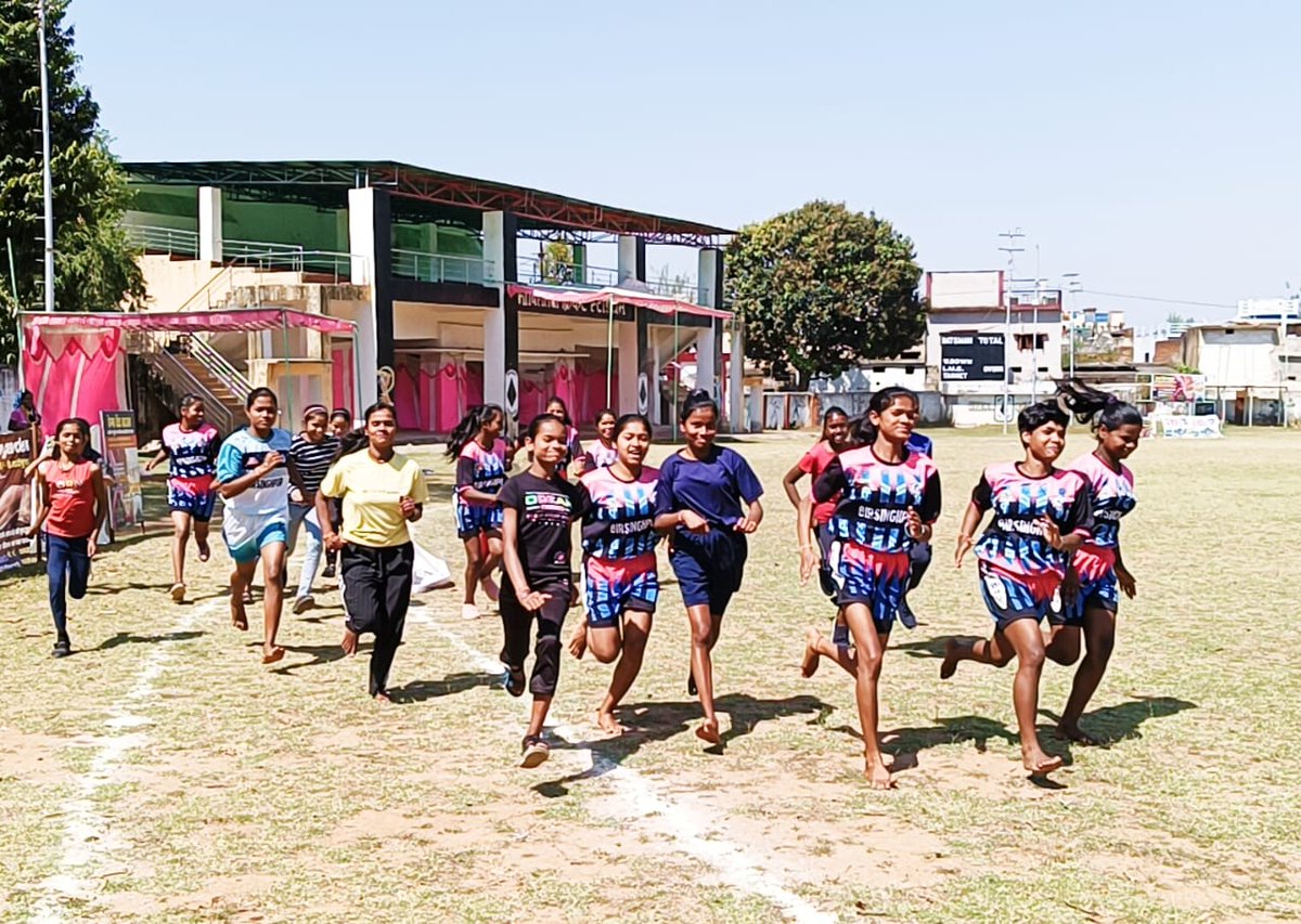 Empowering women, one stride at a time! 💪 #NariShaktiFitnessRuns program organized by Nehru Yuva Kendra Umaria (@NykUmaria), Madhya Pradesh. Let's run together towards strength, health, and equality! 🏃‍♀️🌟 #MYBharat #InvestInWomen #WomenFitTohIndiaHit #NYKS