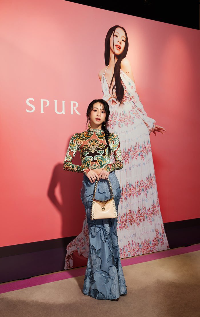 090324 - 📸

• ETRO x CHAEYOUNG PHOTO GALLERY 

Cr : @actresspress 

🦋 #TWICE #CHAEYOUNG #채영 #Etro