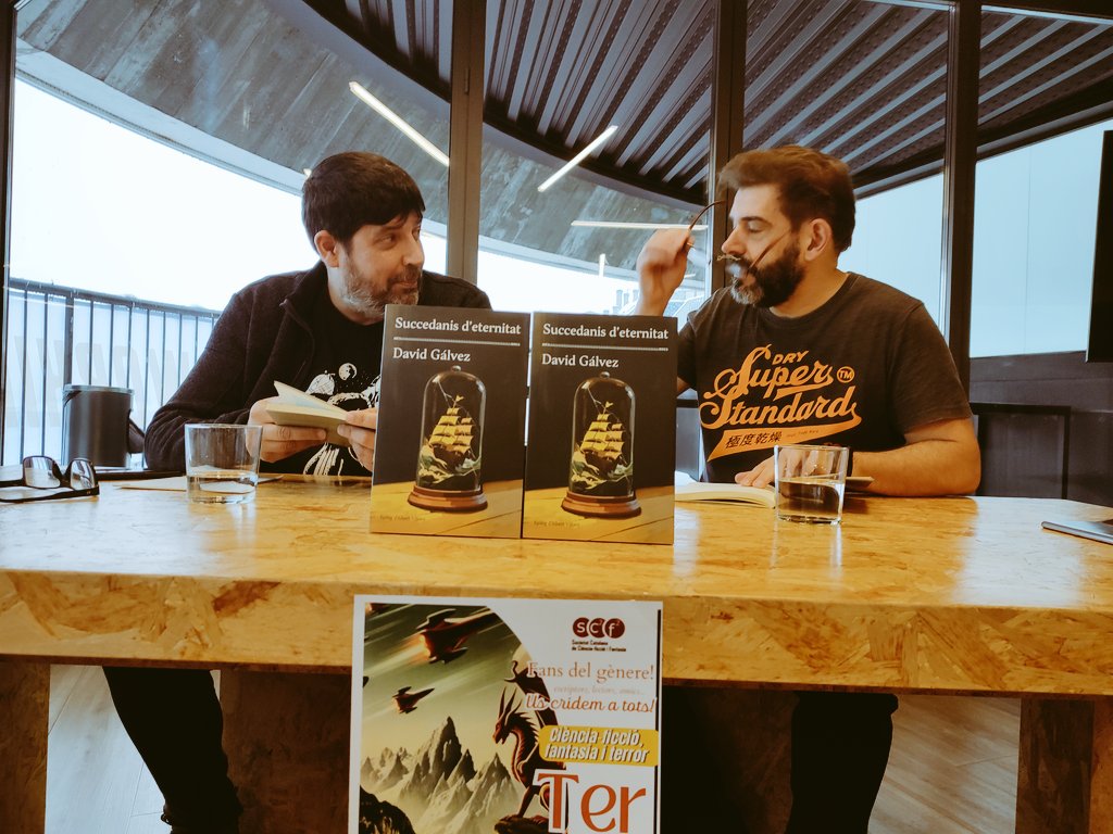Sc2f2's tweet photo. Miquel Codony presenta 'Succedanis d'eternitat' de David Gálvez, a la 61a Ter-Cat d'Andorra la Vella, al #hivefive https://t.co/cCqAtlMHf6