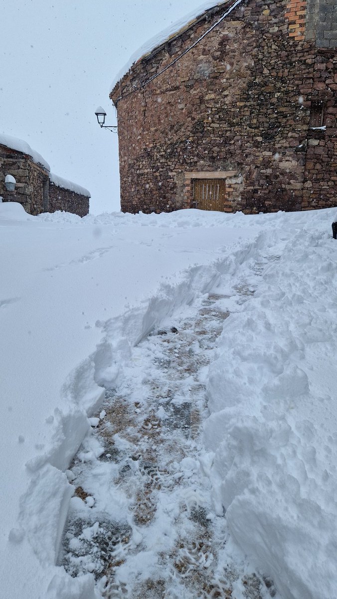 Hoy cae una nevada como las de antaño y sigue nevando
#Neril #puntopirineos
<a href="/eltiempo_atv/">Aragón TV El Tiempo</a> <a href="/aragonturismo/">Turismo de Aragón</a> <a href="/Huesca_LaMagia/">Huesca La Magia</a> <a href="/HombreMontana/">EL🐑HOMBRE #MONTAÑA</a>