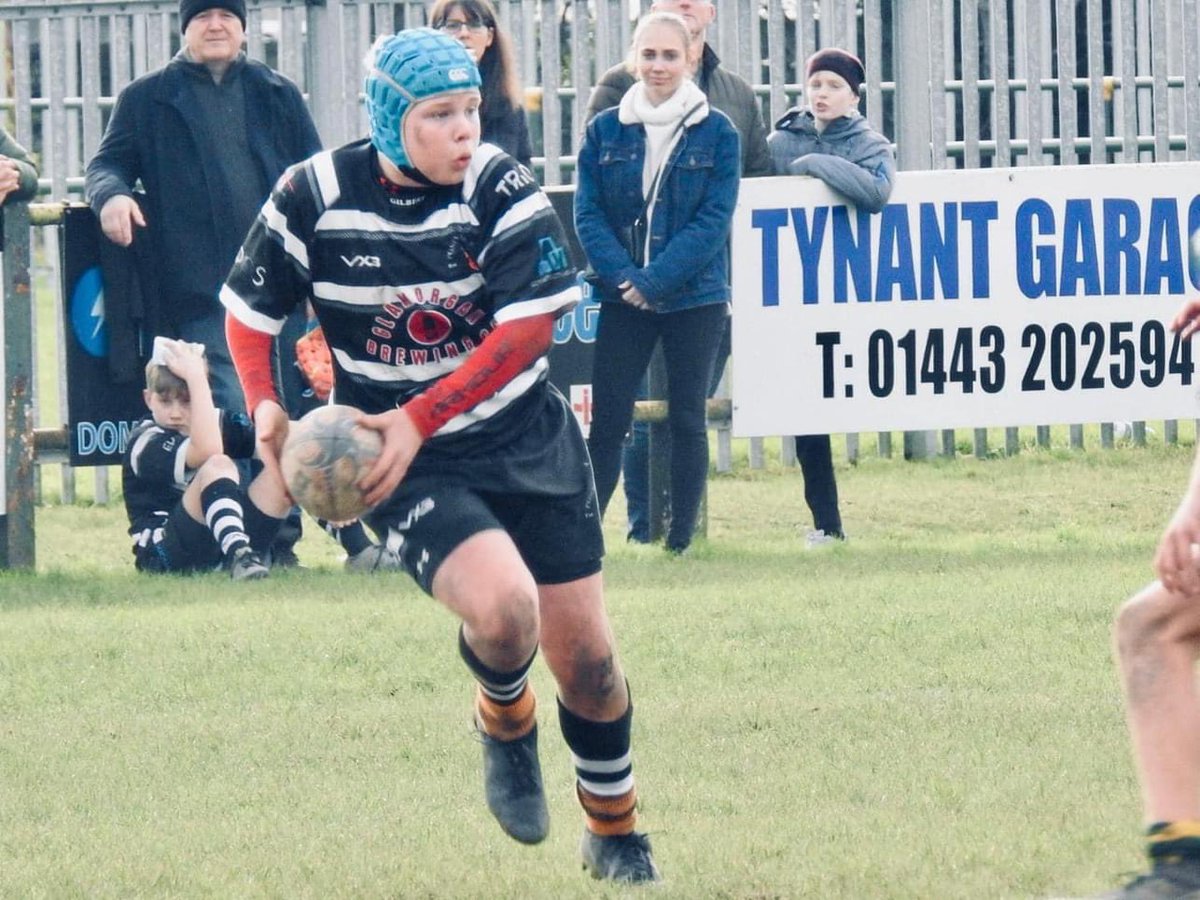 halse76's tweet photo. Good luck to Mas and his team today in the Cardiff Rugby cup semi finals, go well boys 💪🏼🦡🖤🤍 https://t.co/Eri5wLUeOJ