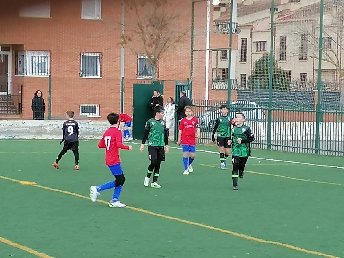 River_fuenes's tweet photo. La grandeza no tiene tamaño, solo determinación. 💥⚽️ Estos pequeños guerreros nos enseñan que no hay límites cuando se trata de perseguir tus sueños. #GrandesLecciones #FuturosLíderes https://t.co/kF6Y6DJwxj
