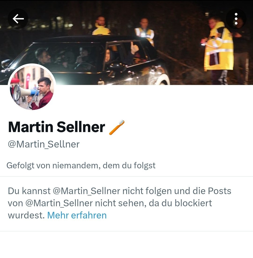 Martin Sellner ist also mit seinem alten Hauptaccount (gesperrt Juli 2020) zurück auf Twitter bzw. X. Und zu den ersten Dingen, die er auf diesem Account gemacht hat, gehörte es, mich vorsorglich zu blocken. (Hatte er früher nie getan.) Was für ein Lappen.