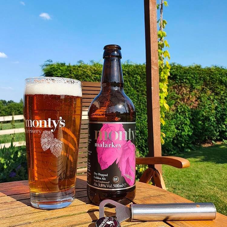 Ki ne emlékezne a díjnyertes <a href="/montysbrewery/">Monty's Brewery</a>-re és az Arany Jánost ábrázoló sörükre? 🍺🏴󠁧󠁢󠁷󠁬󠁳󠁿 A Monty's gazdag kínálatával nem csak a bárdok városában, de számos walesi <a href="/coopuk/">Co-op</a> áruházban és farm shopban is találkozhatunk. "Iechyd da" - egészségünkre! buff.ly/3ORzAzW