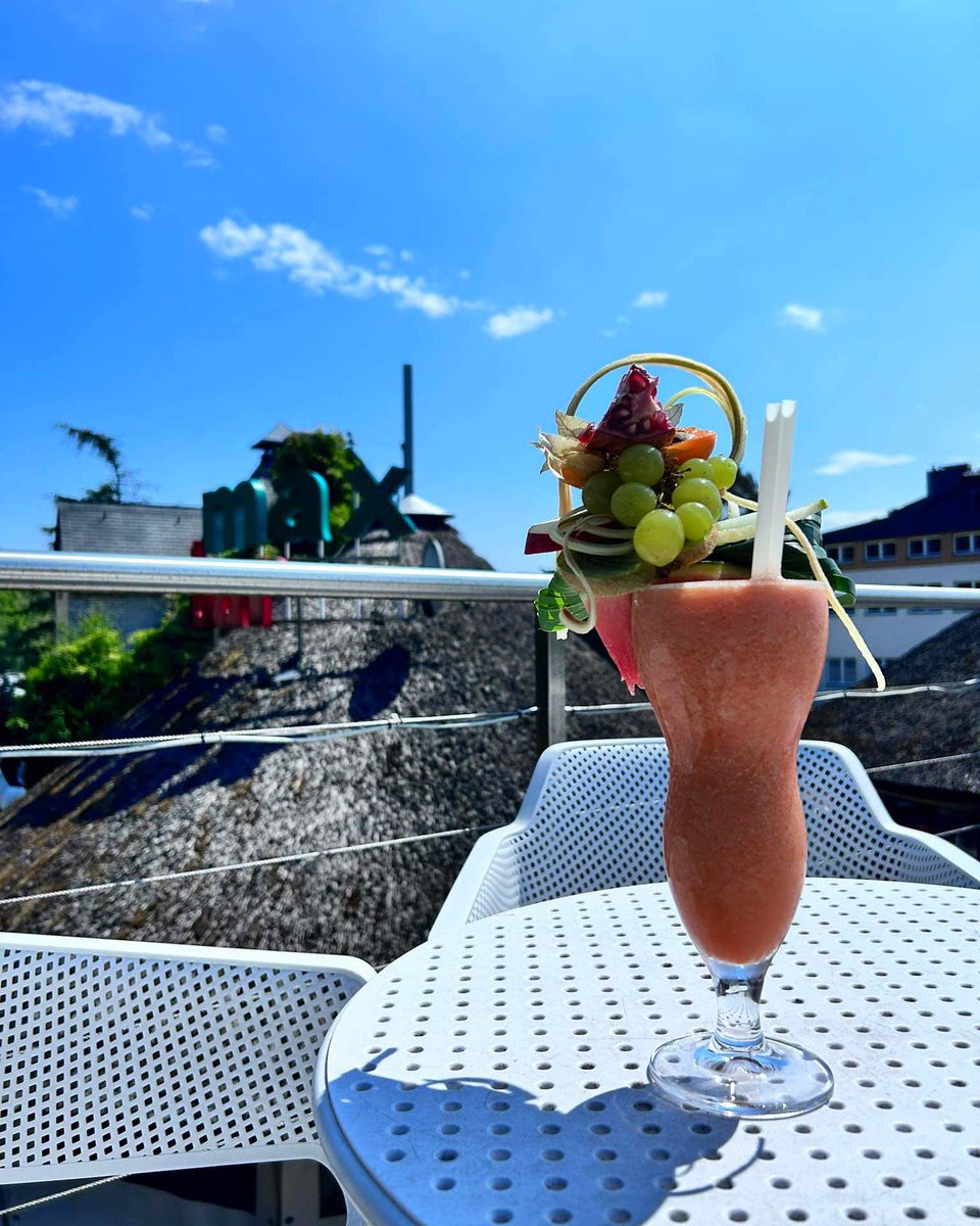 Słońce jest, morze jest, koktajle są - dołączysz?! ☀️🌊  #coctailbarmax #barmax #jastrzebiagora #soboting #saturdayvibes #homesweethome #drogarybacka60 #koktajlbar #cocktailbar #seaside #happyplace #happytime #morzebałtyckie #balticsea