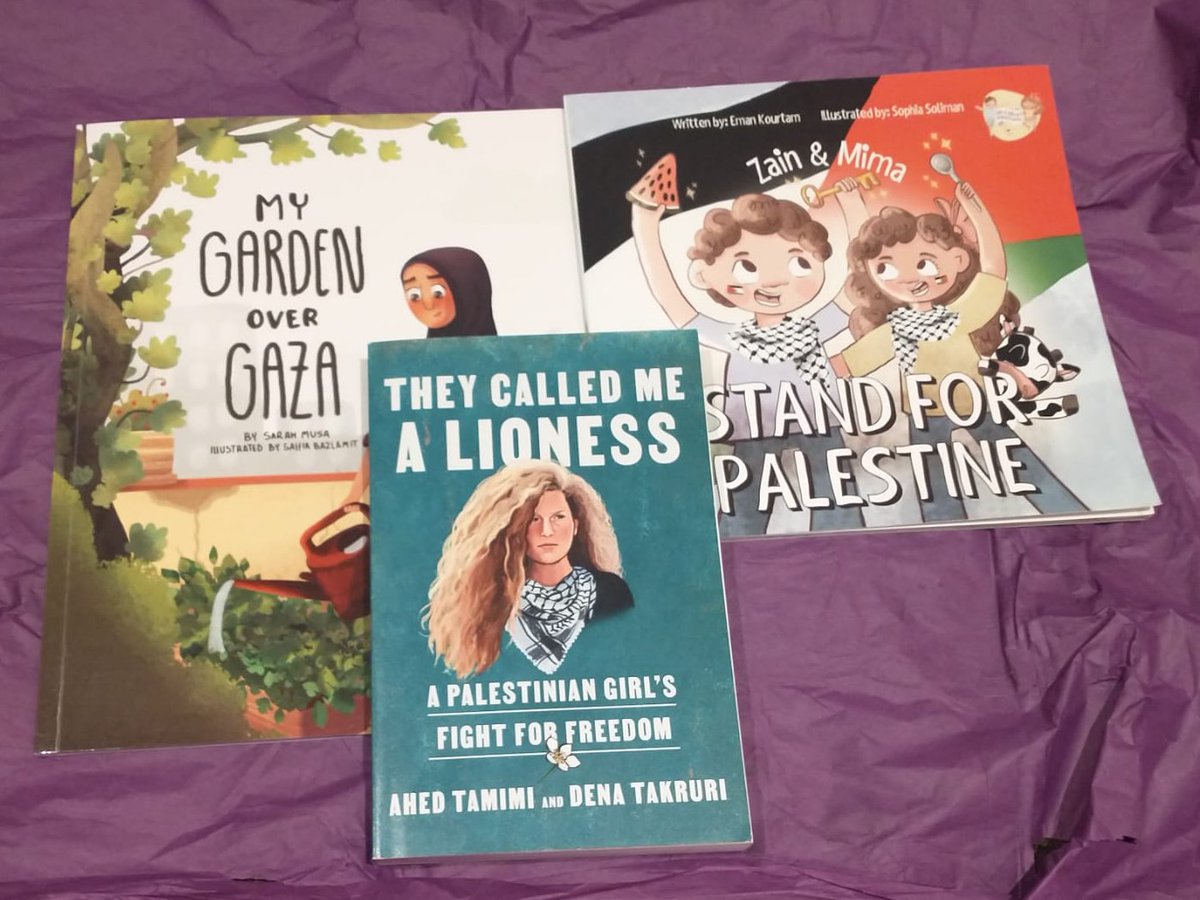 New books just arrived for our Kids' Space Palestine book corner 🇵🇸📚❤️ If you're interested in joining us as a Kids' Volunteer, go here for more info: forms.gle/2wj6SYQnPAi5TF… Meanwhile, see you on the streets! ✊