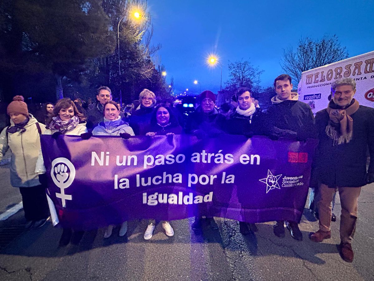 💜Ayer, como cada #8Marzo, salimos a las calles de Segovia para reivindicar la igualdad de la sociedad, en la que las mujeres no sean discriminadas y los hombres tengan privilegios por ello.

🌹Estuvimos acompañados de <a href="/SegoviaPsoe/">Psoe Segovia</a> 

¡Ni un paso atras en la lucha por la igualdad!