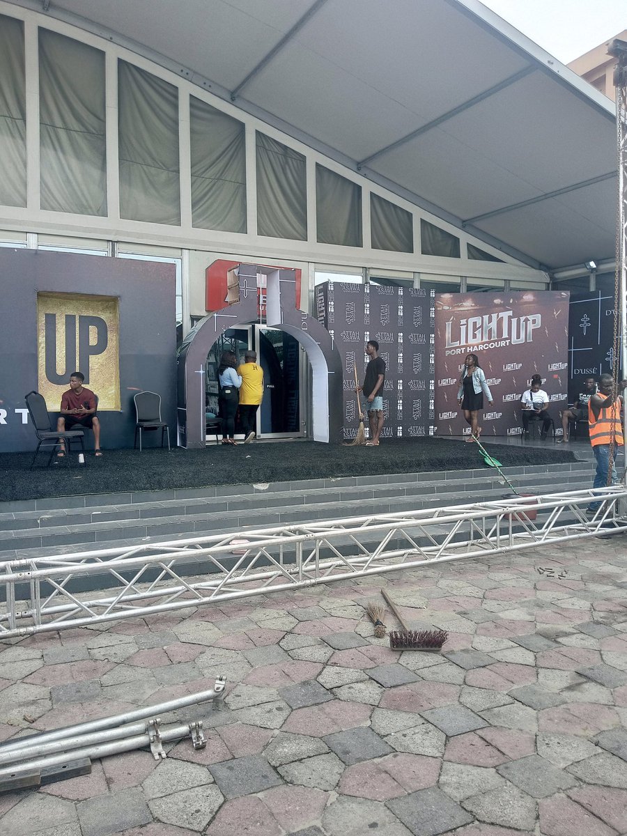 PHMicroscope's tweet photo. We are about to turn on the switch
#LightUpPH @lightupphc
Feat: @Odumodublvck_ @plutomaniapopi @iamKiekie_ @Hitboiidahams @iDanDizzy @Gthreemayami_ @djsavyofficial @Djdimplenipplez @tonyebriggs_
Today 9th March 2024 by 4pm at Aztech Arcum,Stadium Rd,PH
.
Congratulations AJ https://t.co/lu6mHFPdSI