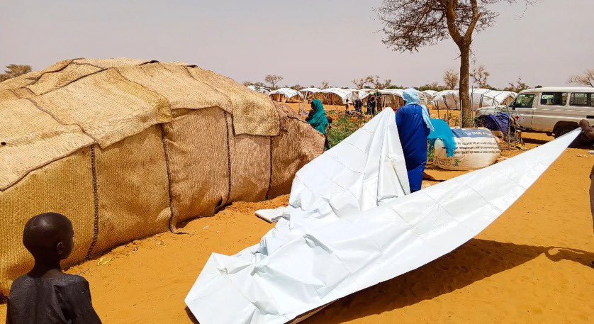 Tarpaulins are key to humanitarian aid. They protect, shelter and wrap. But they are mostly made of plastic: not great for the planet!

So UNHCR is rolling out a new eco-tarp with <a href="/ICRC/">ICRC</a> and <a href="/ifrc/">IFRC</a>. It will cut carbon emissions by 40% and reduce plastic use by 1 million kg/year.